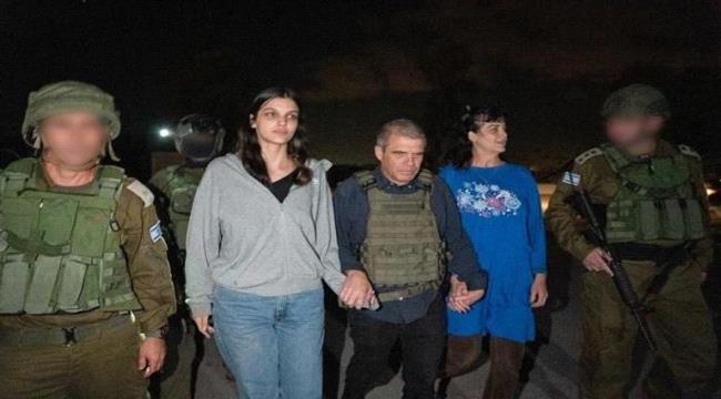 حماس تطلق سراح رهينتين أمريكيتين.. وبايدن يعلق
