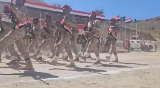 مقتل جندي واصابة اخرين بهجوم شنه الحوثيون على احتفال عسكري في صعدة