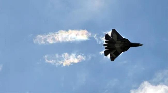 الطيران الأمريكي يقصف صاروخ أرض-جو حوثي 