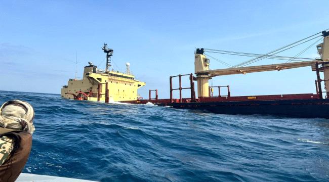 خلية الأزمة تعلن غرق السفينة "روبيمار" وتحمل المليشيات الحوثية مسؤولية الكارثة