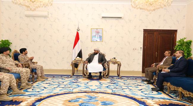 عضو مجلس القيادة الرئاسي "المحرمي" يلتقي قائد التحالف العربي بالعاصمة عدن